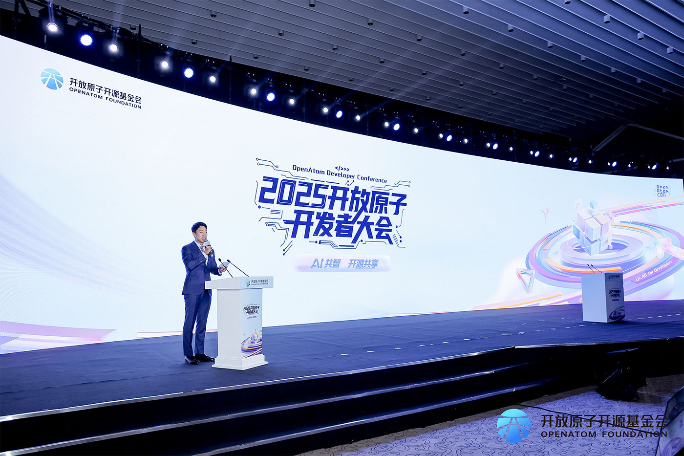 聚焦 AI 与开源融合，奥思维携开源鸿蒙智能座舱闪耀 2025 开放原子开发者大会