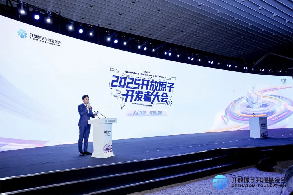 聚焦 AI 与开源融合,奥思维携开源鸿蒙智能座舱闪耀 2025 开放原子开发者大会 1 of 1