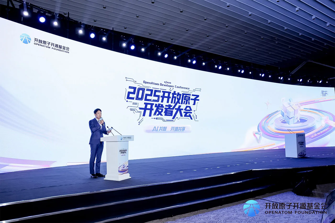 聚焦 AI 与开源融合，奥思维携开源鸿蒙智能座舱闪耀 2025 开放原子开发者大会